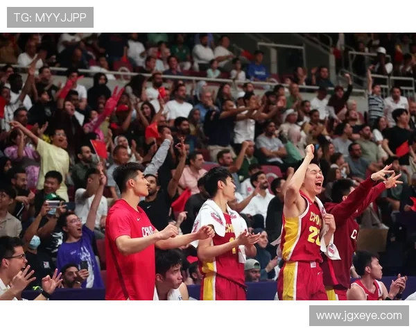 中国男篮逆转战胜菲律宾晋级亚洲杯四强 全场展现团队协作与顽强拼搏精神