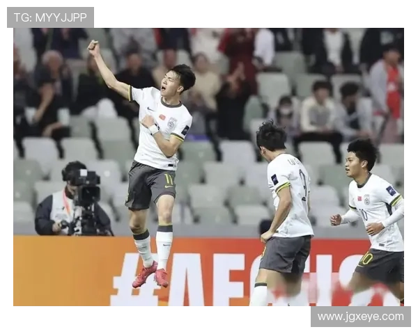 中国足球队逆袭成功 2比1战胜日本提前锁定亚洲杯四强席位