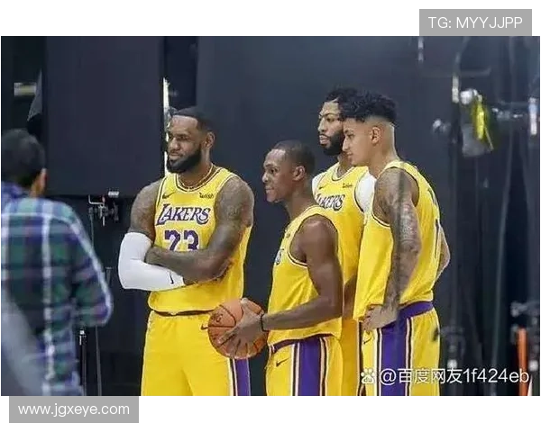 NBA最新动态：詹姆斯带领湖人力克勇士迎来四连胜，哈登加盟快船引发新篇章