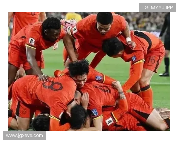 国足逆转取胜全场沸腾新星闪耀赛场点燃球迷激情