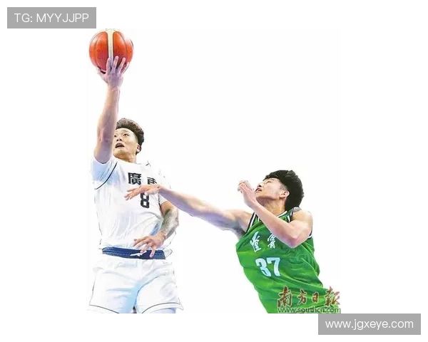 新赛季CBA开幕战精彩上演，辽篮与广东队激战正酣，焦点球员表现抢眼