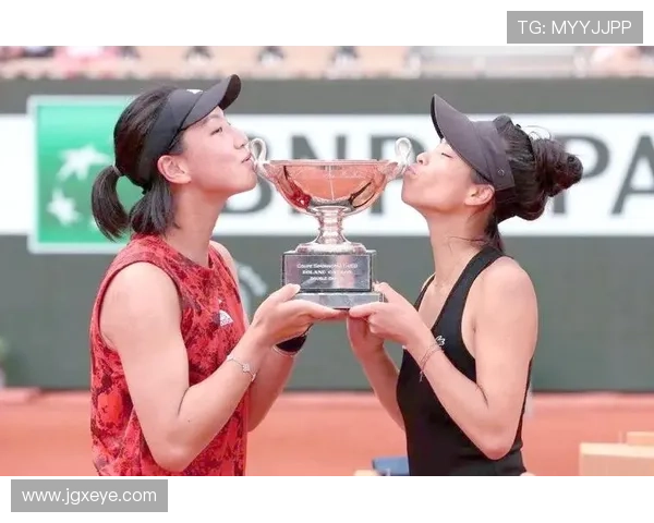 网球赛季精彩纷呈 新星崛起与老将对决引发热议