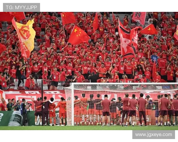 年度焦点之战中中国队逆转夺冠点燃全国体育热潮引发球迷狂欢盛宴