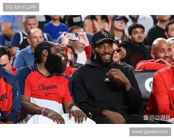 联盟巨星领衔激战揭幕夜各强队赛季前景备受关注引发球迷热烈议论