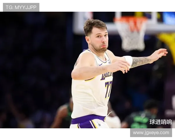 詹姆斯领衔湖人逆袭勇士获胜 东契奇三双独行侠力克火箭